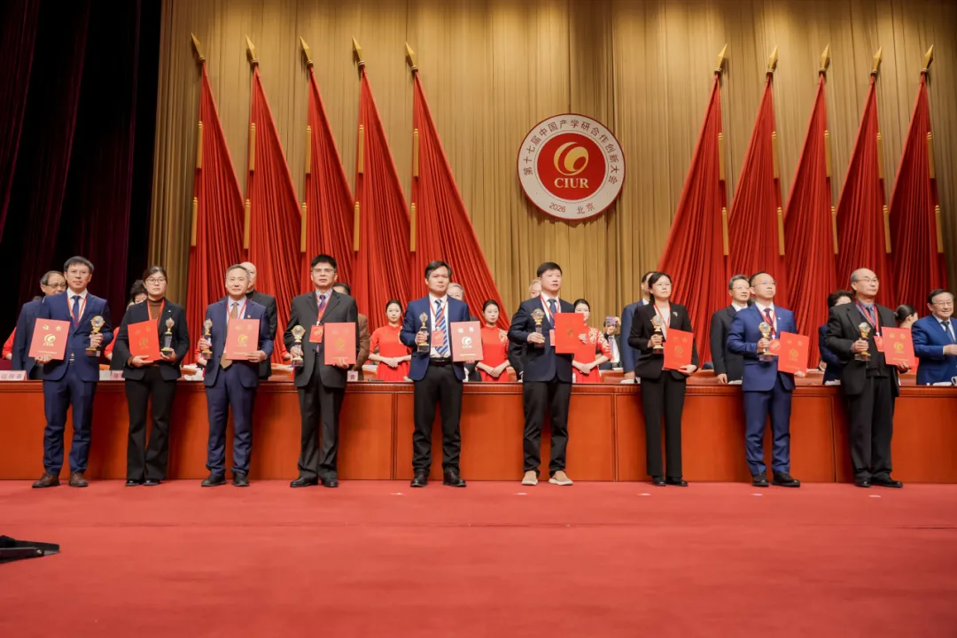 重磅 | 明略科技吴明辉荣获2025中国产学研合作促进会科技”创新人物奖” 重磅 | 明略科技吴明辉荣获2025中国产学研合作促进会科技”创新人物奖”